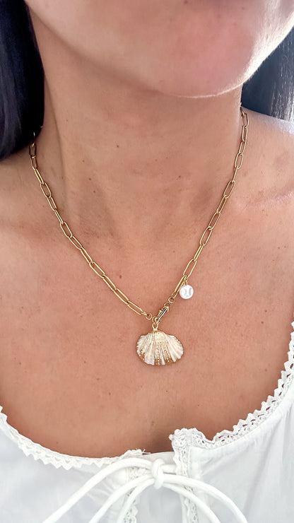 GOLD CHAINS SHELL CHARM CS